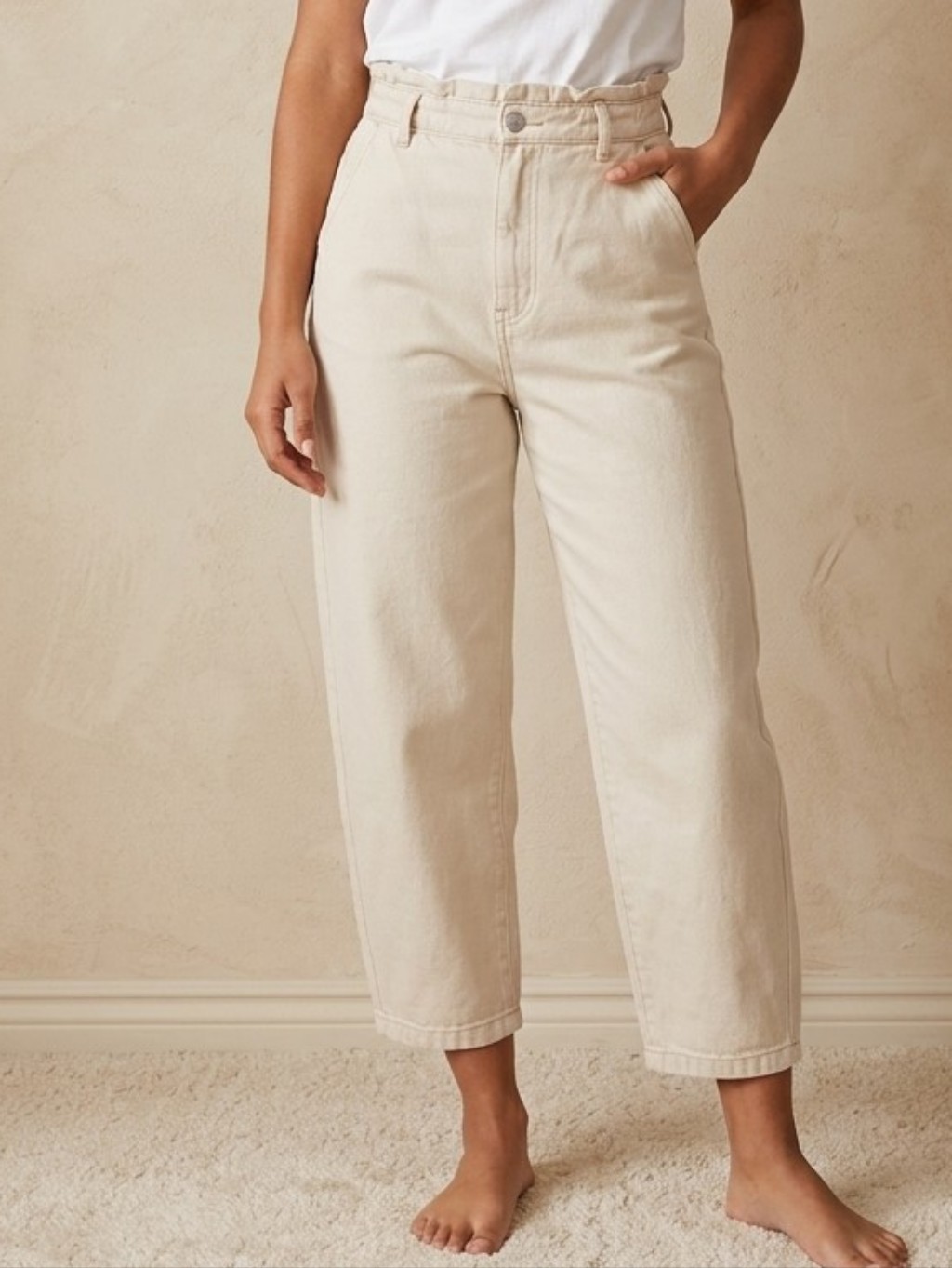 Everlane Paperbag High-Rise Cropped Jeans In Cream